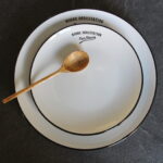 Assiette dessert Bonne dégustation blanche déco bistro