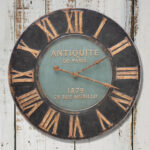 Horloge chiffres romains Antiquité déco brocante Chehoma