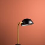 Lampe de bureau noire et laiton Chehoma