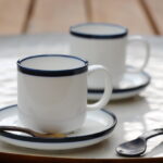 Tasse et soucoupe expresso blanche liseré bleu Chehoma