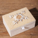 Boite rectangulaire brodée coquillages Chehoma