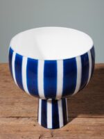 Vase rayé sur pied bleu et blanc Chehoma – Image 3