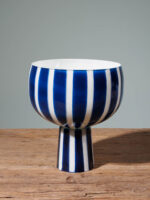 Vase rayé sur pied bleu et blanc Chehoma